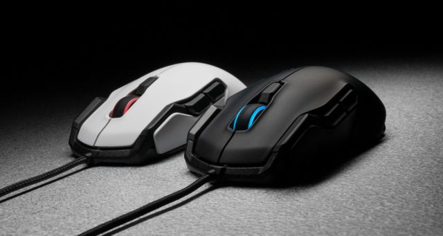 Die Roccat Kova AIMO ist in Schwaz und Weiß erhältlich.